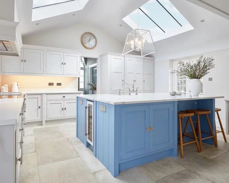 Can anyone help find this paint colour on the kitchen island?