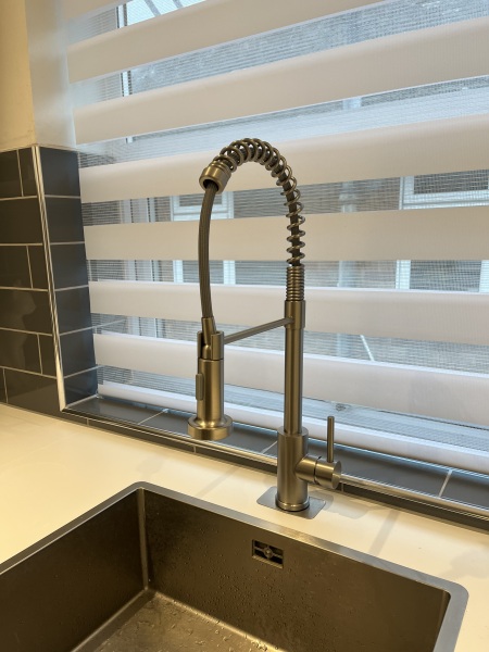 Pull out kitchen taps
