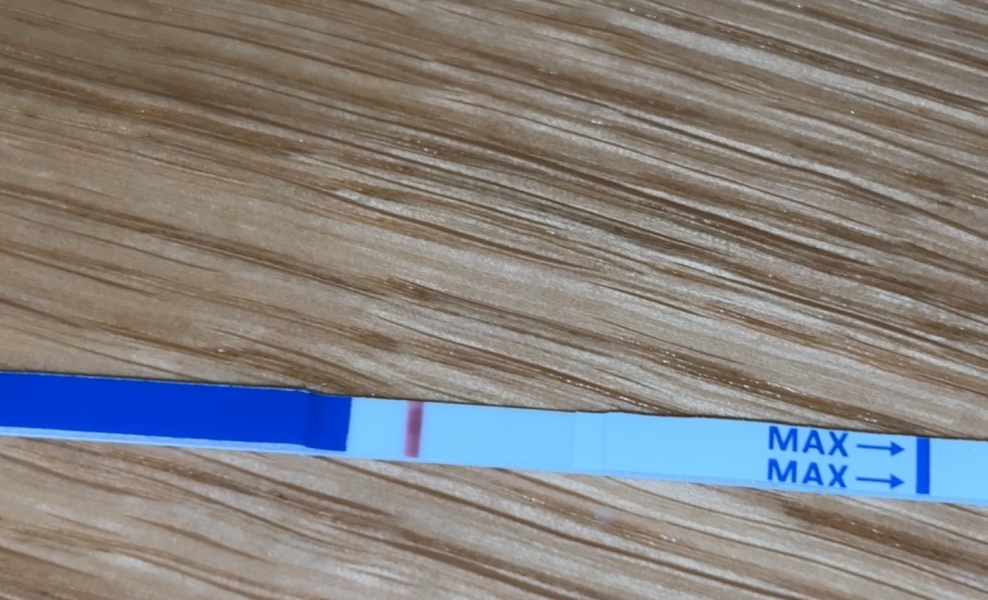 Possible vvvvvfaint line at 8dpo??