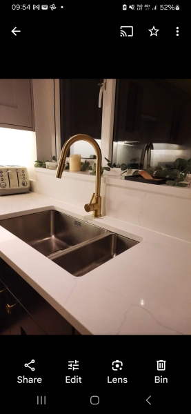 Pull out kitchen taps