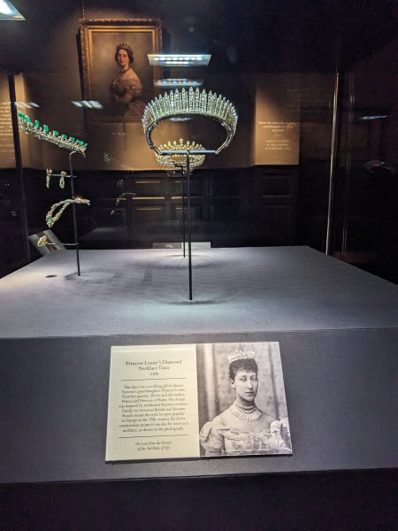 Come and tell us your dull and unexciting news 33: Calmly through the day