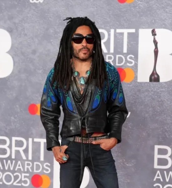 Lenny Kravitz's peacock jacket on the Brits