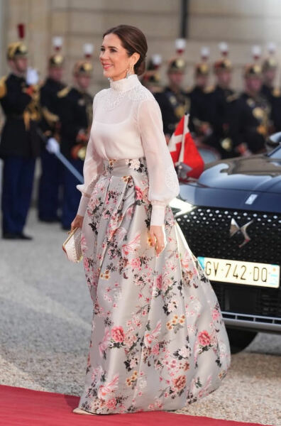 Royal Style: Take the Tiaras out of The Vault! Sparkles aren't just for Christmas!