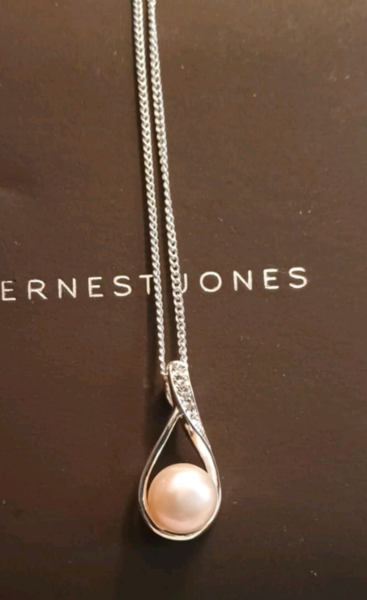 Help with styling a necklace