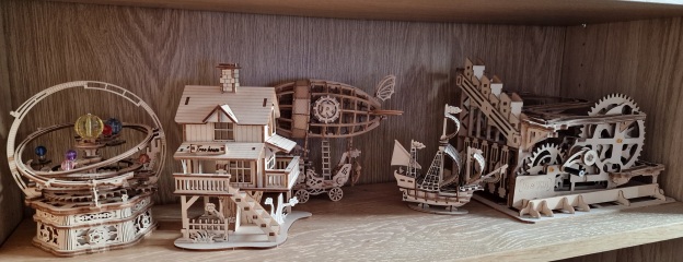 Roll up, Ladies and Gentlecreatures, the Bluestocking has been redecorated