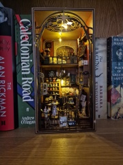 Roll up, Ladies and Gentlecreatures, the Bluestocking has been redecorated