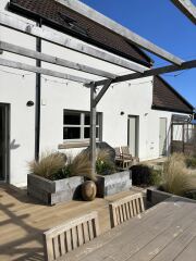 What colour front door with pebble grey windows please??