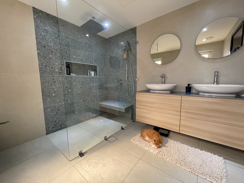 Show me your bathrooms! Decor indecision.