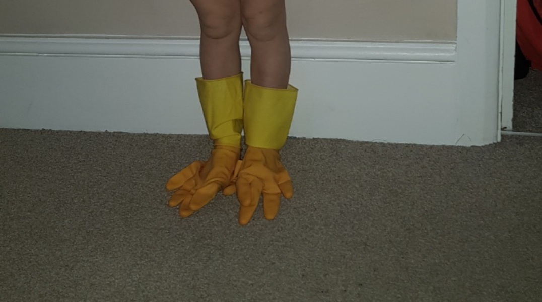 What do you do with the spare washing up glove when the other one breaks?