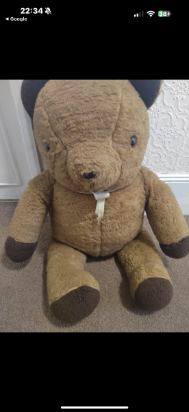 How old would you say this teddy bear was? Any antique experts about?