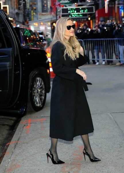 Closed toe slingbacks and tights?