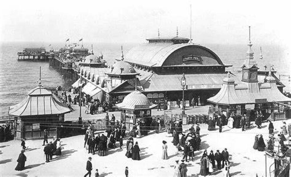 Do you know where this photograph was taken (possibly Blackpool)?