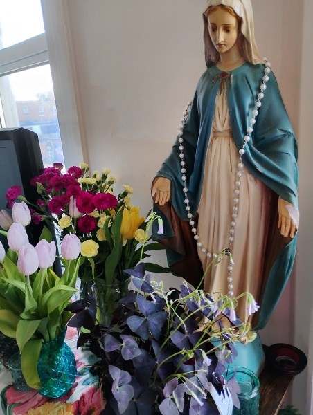 Thread 17 - TalkLair: "Okay, first of all, what's with the outfit? Live in the now, okay? You look like DeBarge."