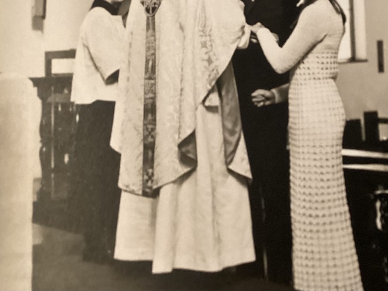 To ask if anyone wore an 'alternative' wedding dress/outfit?