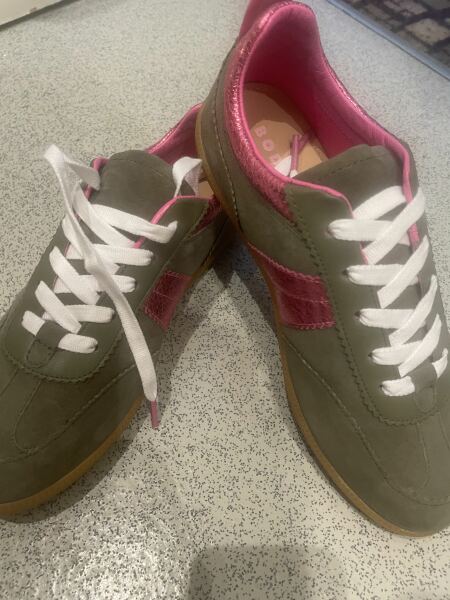 What Do these Boden trainers say?