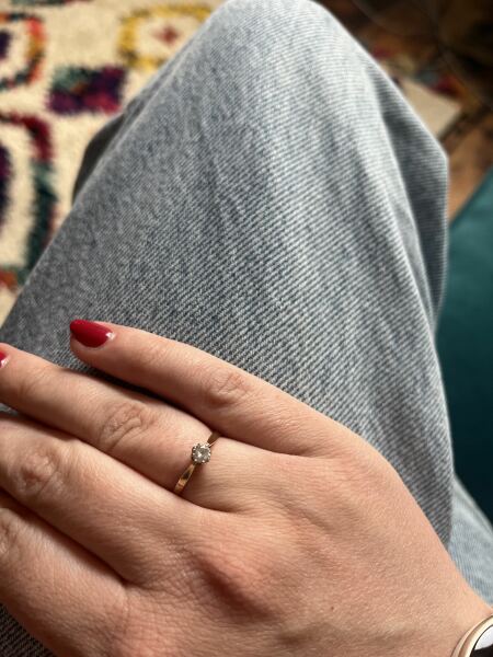 Any ring experts around? What carat could this be?