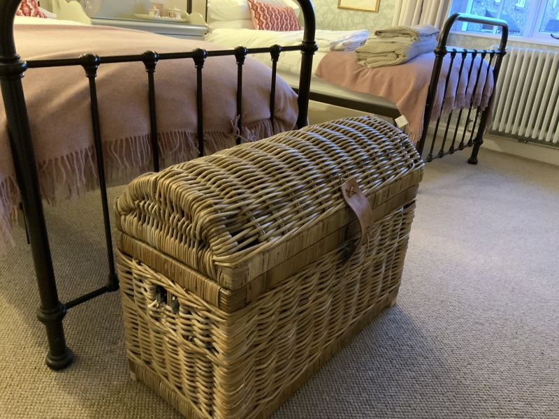 Experts of Mumsnet, your sourcing skills are required.