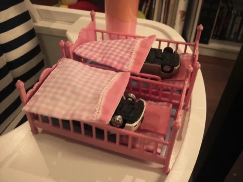 Toy guns/weapons