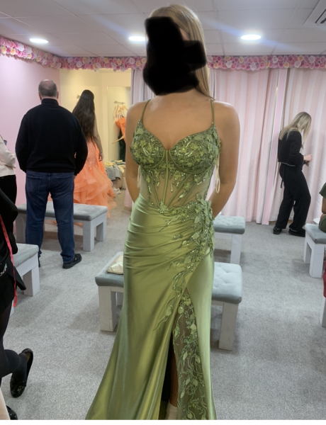 Prom outfits and where to get them - please explain!