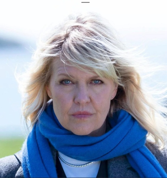 Ashley Jensen's coat in Shetland