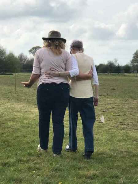 Thread 17 - TalkLair: "Okay, first of all, what's with the outfit? Live in the now, okay? You look like DeBarge."