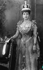 Royal Style: a day starts well if it starts with Mary of Teck.