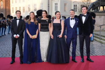 Royal Style: a day starts well if it starts with Mary of Teck.