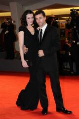 Wanting to look good and be a 10/10 girl? Men specifically?