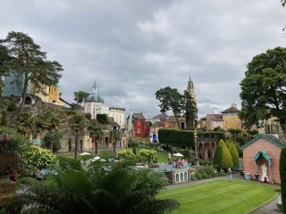 Thread 17 - TalkLair: "Okay, first of all, what's with the outfit? Live in the now, okay? You look like DeBarge."