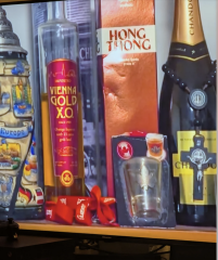 MAFSAUS THREAD 9 (no spoilers) - Big Dave doesn't hate his wife. Slimy Paul thinks his wife is a snob. Jacqui buys herself flowers and Ryan wonders what follows. The shrine is set. The atmosphere is dead. We are all out of wine!!!!