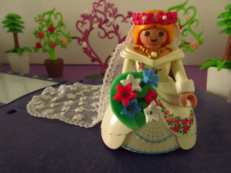 It's spring time for the Playmobil people in our house...
