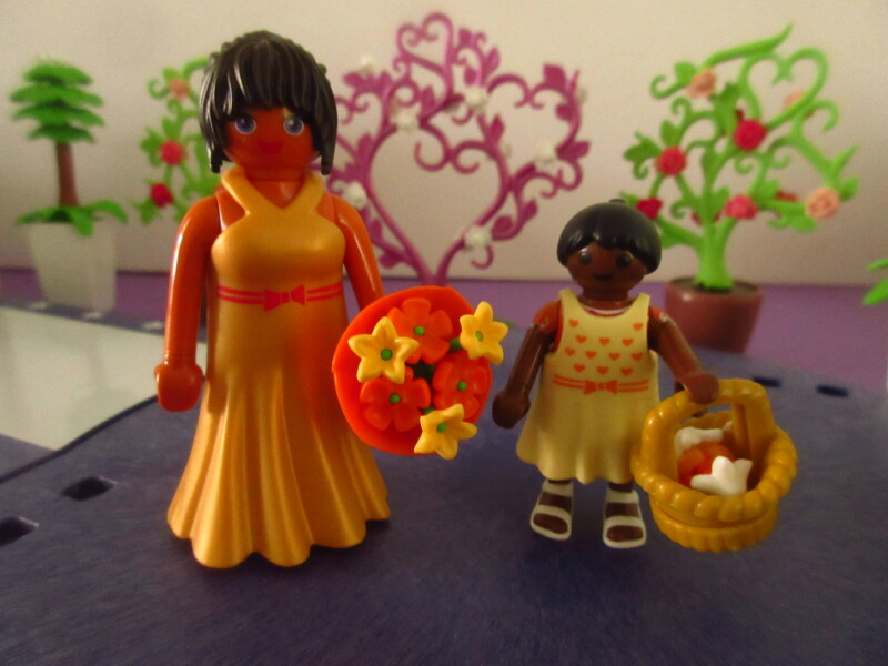 It's spring time for the Playmobil people in our house...