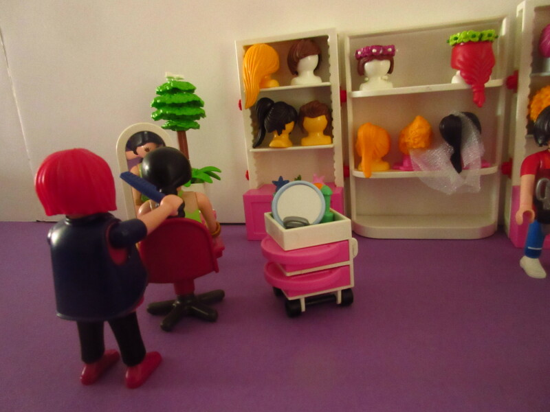 It's spring time for the Playmobil people in our house...