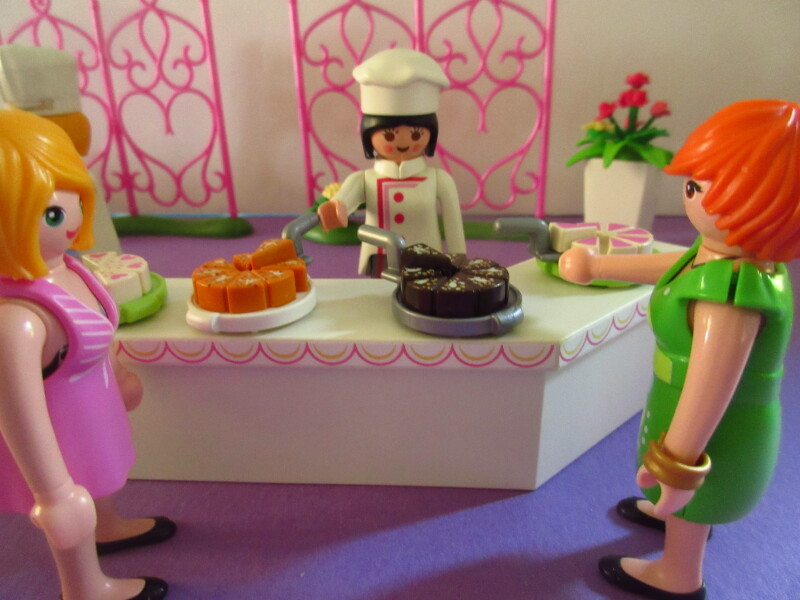 It's spring time for the Playmobil people in our house...