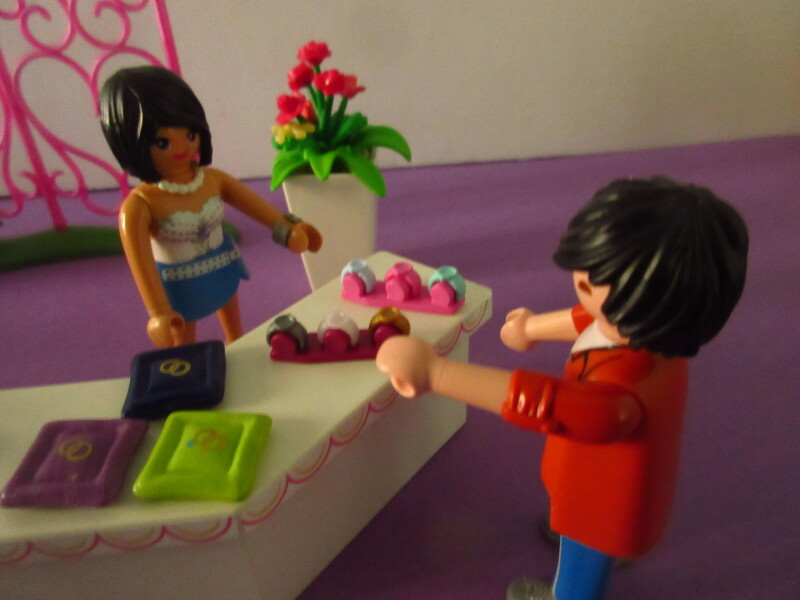 It's spring time for the Playmobil people in our house...