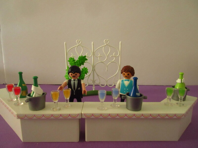 It's spring time for the Playmobil people in our house...