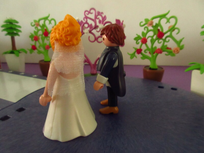 It's spring time for the Playmobil people in our house...