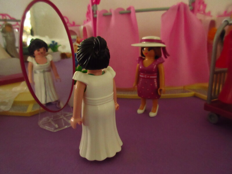 It's spring time for the Playmobil people in our house...