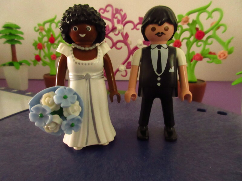 It's spring time for the Playmobil people in our house...