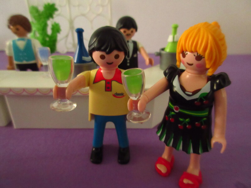 It's spring time for the Playmobil people in our house...
