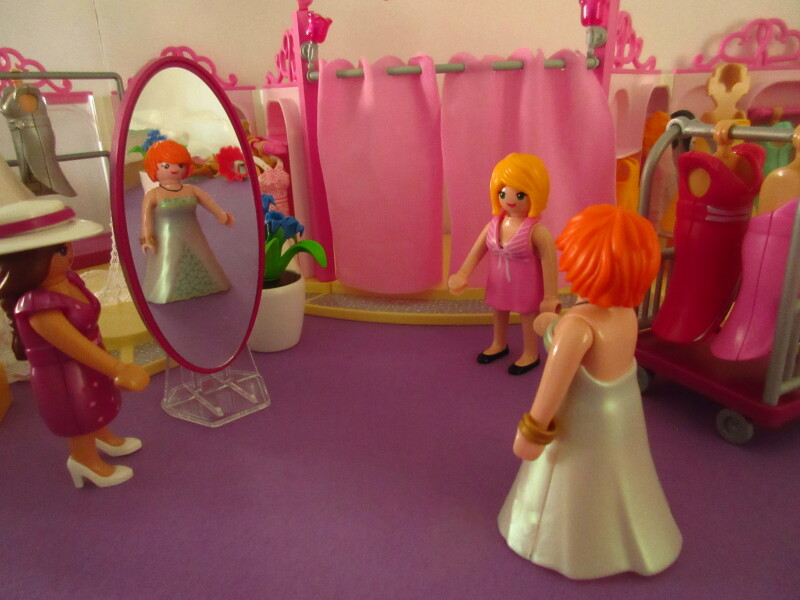 It's spring time for the Playmobil people in our house...