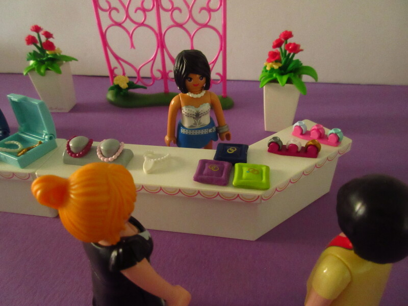 It's spring time for the Playmobil people in our house...