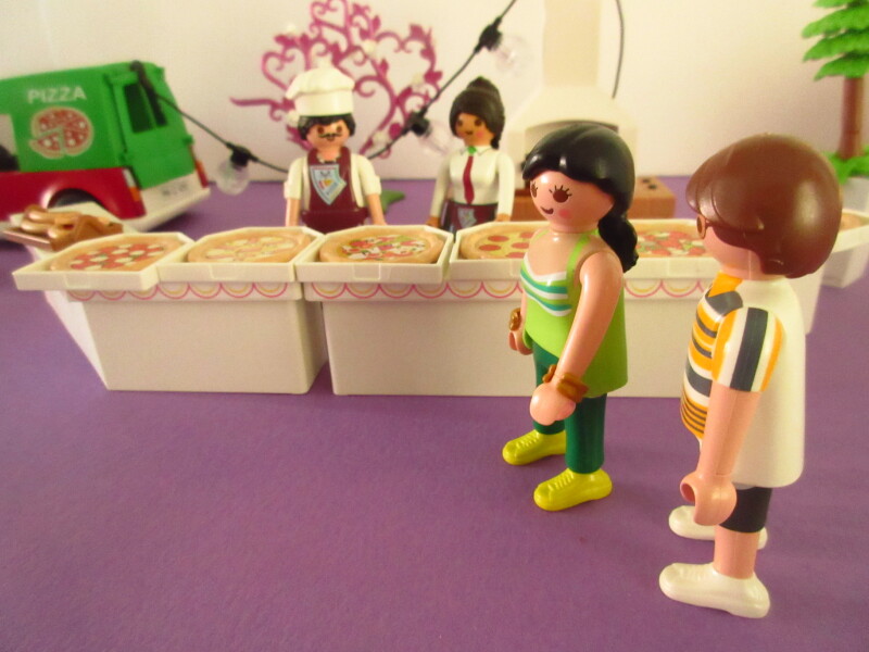 It's spring time for the Playmobil people in our house...