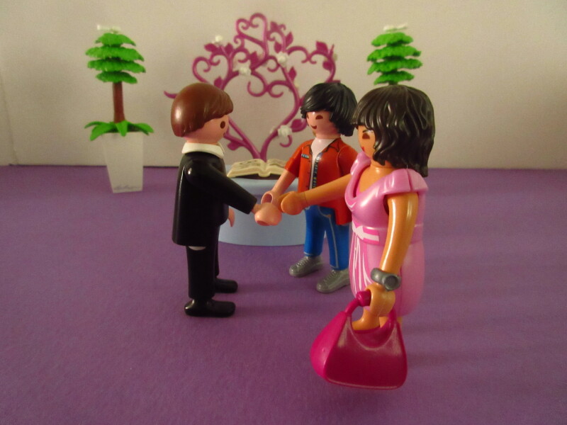 It's spring time for the Playmobil people in our house...