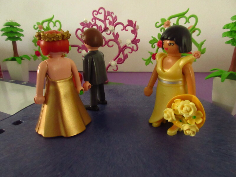 It's spring time for the Playmobil people in our house...