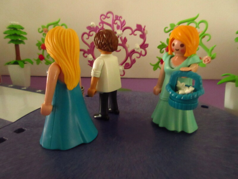 It's spring time for the Playmobil people in our house...