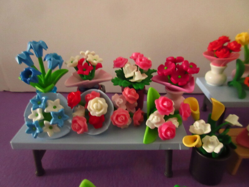 It's spring time for the Playmobil people in our house...