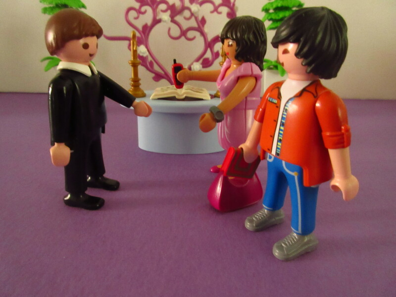 It's spring time for the Playmobil people in our house...