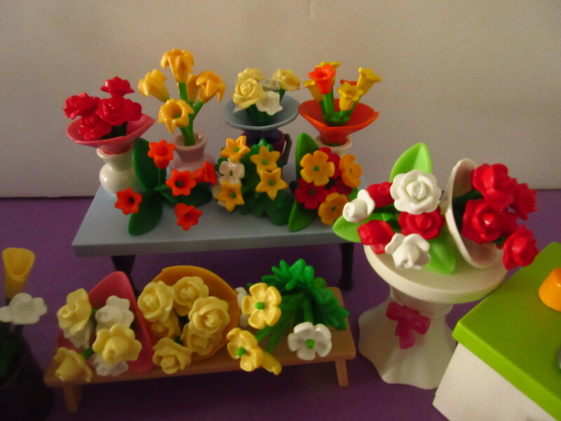 It's spring time for the Playmobil people in our house...