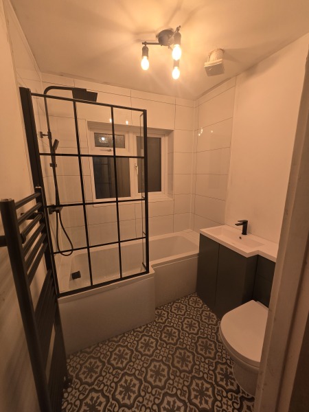 Will a patterned bathroom floor look outdated?